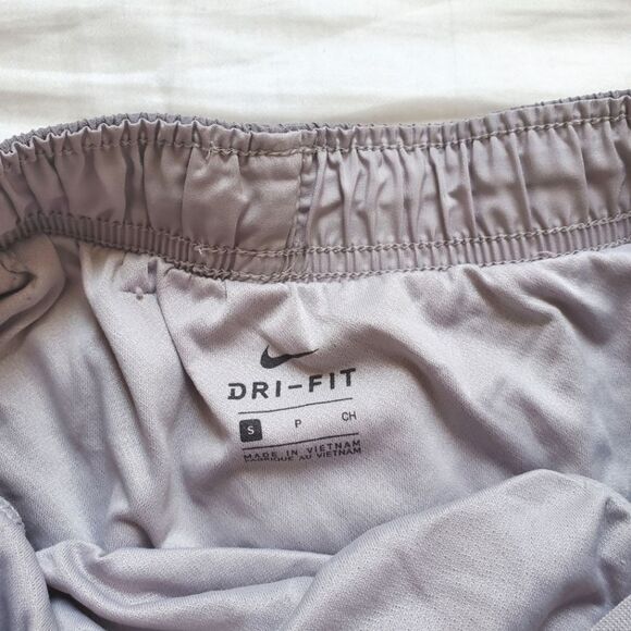Nike Dri-Fit Shorts Size S - Picture 3 of 3